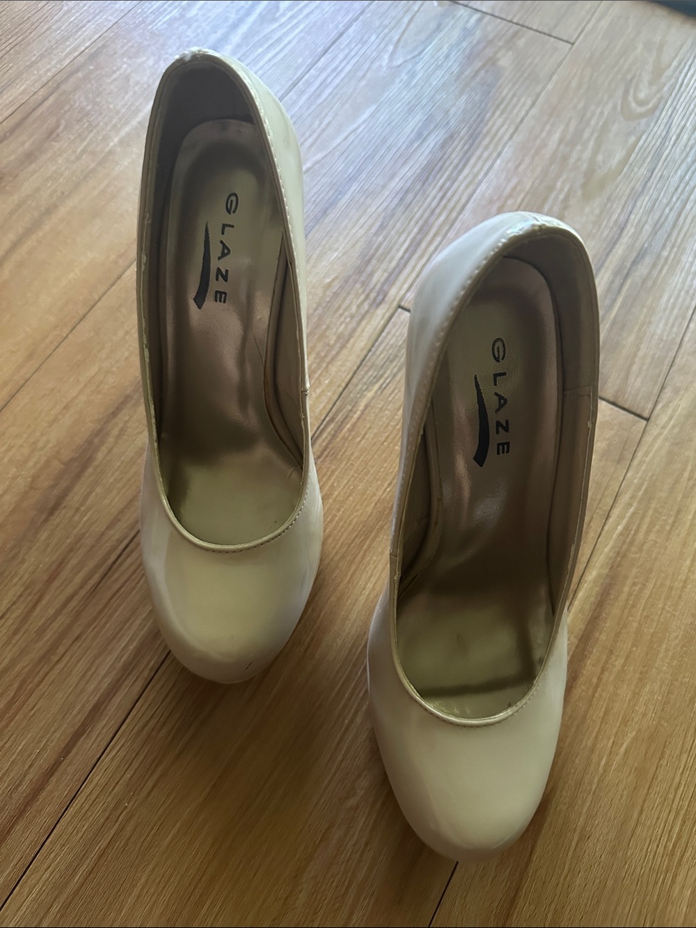 Glaze Patent Platform Pumps in Nude Beige Size 6 - Picture 3 of 4